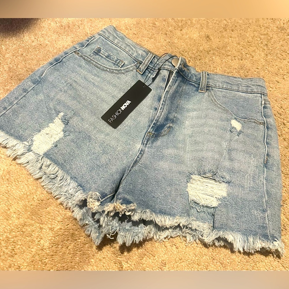 *NWT* Fashion Nova Distressed Denim Shorts Size 7